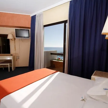 Mistral 3* Piraeus